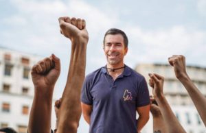 Rey trabaja en iniciativas para atender problemáticas sociales