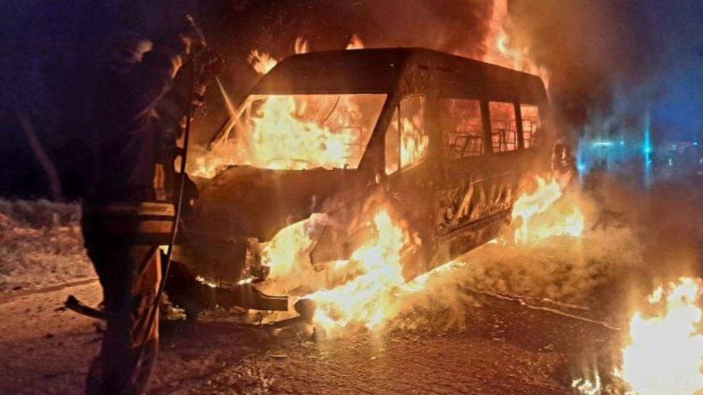 Capturan a los responsables por incendio de bus en Cundinamarca