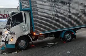 Grave accidente en Calle 13, causa fuerte congestión vehicular