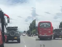 En video: bus y carro protagonizaron una riña
