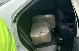 Por intentar huir: vehículo con kilos de marihuana arrolló a policías