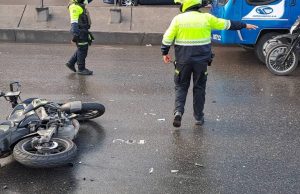 Fuerte accidente: motociclista arrolló varios peatones