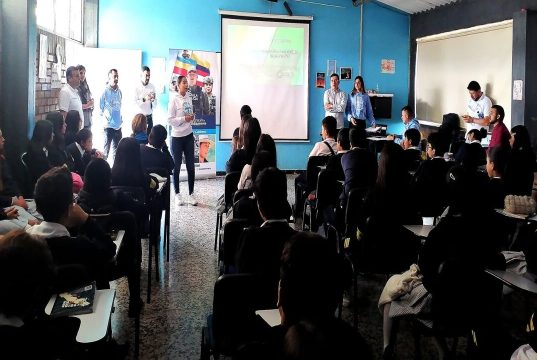 Charlas sobre drogas reúnen a más de 200 estudiantes
