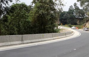 Por ir en contravía ambulancia ocasiona grave accidente