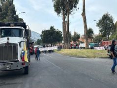 Camioneros paralizan el país por aumento en el precio del ACPM