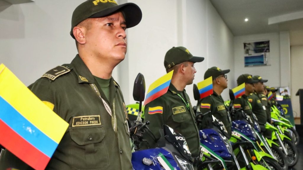 Cundinamarca entrega 10 motocicletas para seguridad policial