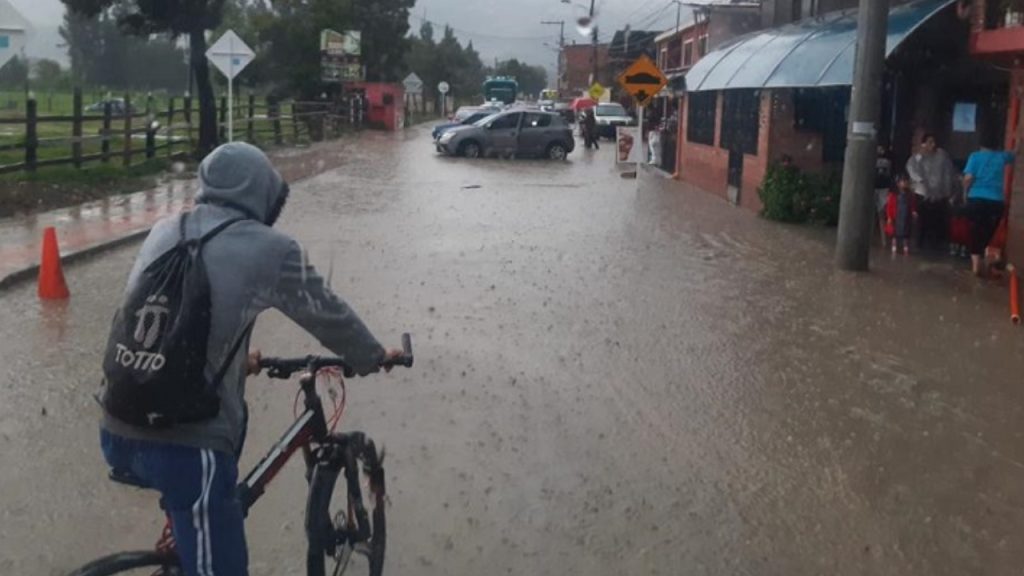 Desbordamiento en Cundinamarca deja cuatro personas heridas