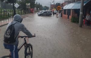 Desbordamiento de quebrada en Cundinamarca deja cuatro personas lesionadas Desbordamiento en Cundinamarca deja cuatro personas heridas