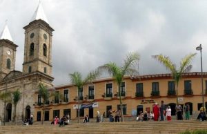 Mujer de la tercera edad se enfrenta a atracadores y resulta herida