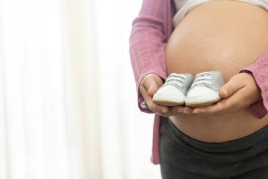 Policías rescatan a mujer embarazada en Girardot, Cundinamarca Policías rescatan a mujer embarazada en Girardot, Cundinamarca