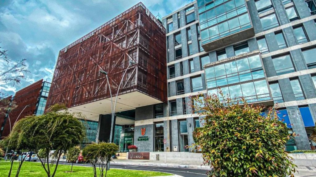 Universidad El Bosque lanza becas para Cundinamarqueses