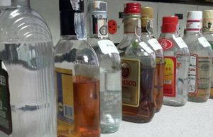 ¿Sabe cómo actuar si consume licor adulterado?