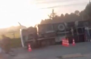 Volcamiento de camión en la vía Funza causa colapso del tráfico