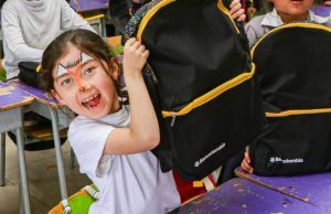 Mosquera impulsa la educación con la entrega de kits escolares