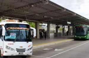 Buseteros realizan paro en las vías que van de Funza a Bogotá