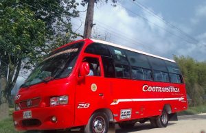 «Carrera» entre busetas dejó un herido en Funza