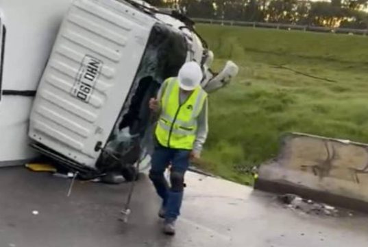 En Mosquera conductor quedó atrapado dentro de vehículo