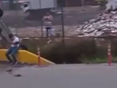 En video: vehículo se volcó en la vía Mosquera