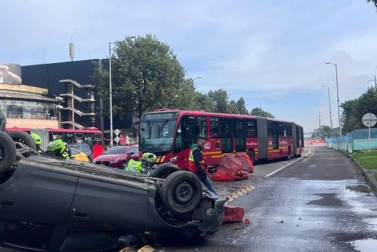 Volcamiento de vehículo genera afectaciones en la movilidad