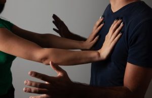 Por pedir que bajaran el volumen golpearon a hombre en Mosquera