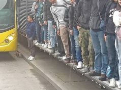 Hasta fila hacen para colarse: Policía sorprende a “colados organizados”