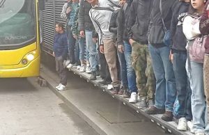 Hasta fila hacen para colarse: Policía sorprende a “colados organizados”