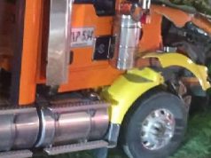 Choque entre tractomula y camión provoca monumental trancón en Madrid