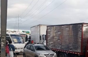 Choque genera congestión en la Calle 13