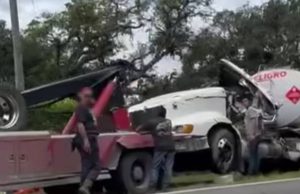 Choque entre dos camiones cisterna genera emergencia