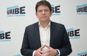 ¡Uribe lidera! Toma la delantera en la carrera presidencial del 2026