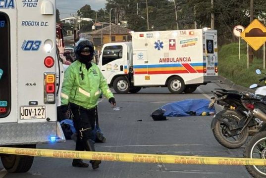 Tragedia en la vía Siberia: cable causa la muerte de dos motociclistas