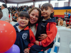 Niños de Jardines Sociales en Funza reciben nuevos uniformes