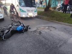Motociclista sufre accidente en Facatativá por mal estado de la vía