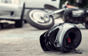 Motociclista provoca accidente y grupo lo protege con amenazas en Mosquera