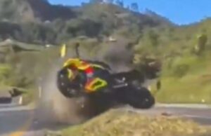 Dos motociclistas salieron volando y perdieron la vida en Cundinamarca