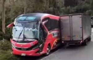 Colisión de vehículos en la vía Facatativá