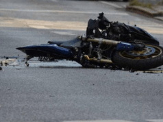 Se bajó un a ayudar en un accidente y lo atropellaron