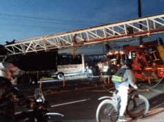 Un fuerte accidente provocó el colapso total en la calle 80