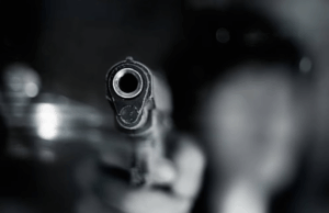 Balacera en Funza: sicarios atacan a un motociclista en plena vía pública