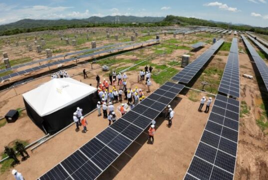 Colombia impulsa la transición energética con el parque solar más grande del país