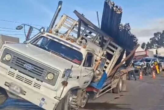 Vehículo varado generó congestión en la entrada a Bogotá por la Calle 80