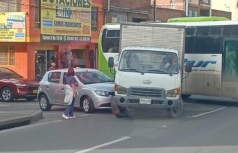 Choque simple genera congestión en la vía Funza–Siberia a la altura de Colsubsidio