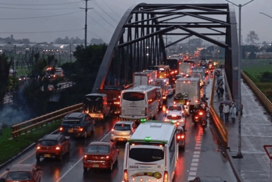 ¡Tome vías alternas!: cierre parcial y congestión vehicular en la Calle 80