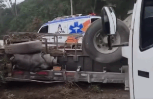 Volcamiento de tractocamión paraliza la vía Bogotá