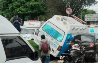 Ambulancias compiten en las calles y provocan grave accidente