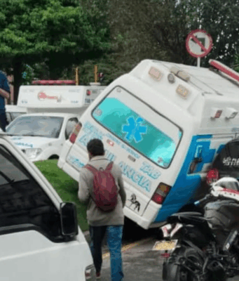Ambulancias compiten en las calles y provocan grave accidente