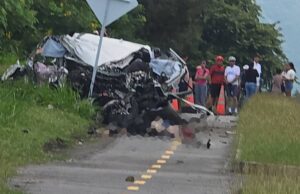 Aparatoso accidente deja varias personas fallecidas