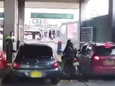 ¡Quedó en cámara! Motociclista habría escapado sin pagar parqueadero