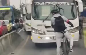 Conductor de Transoriente invade ciclovía en Bogotá y genera indignación