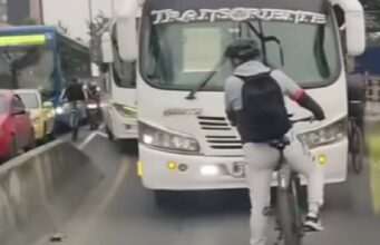 Conductor de Transoriente invade ciclovía en Bogotá y genera indignación
